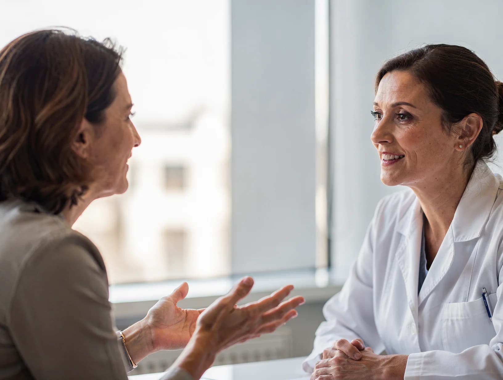 Patient and doctor in a calm conversation about treatment options